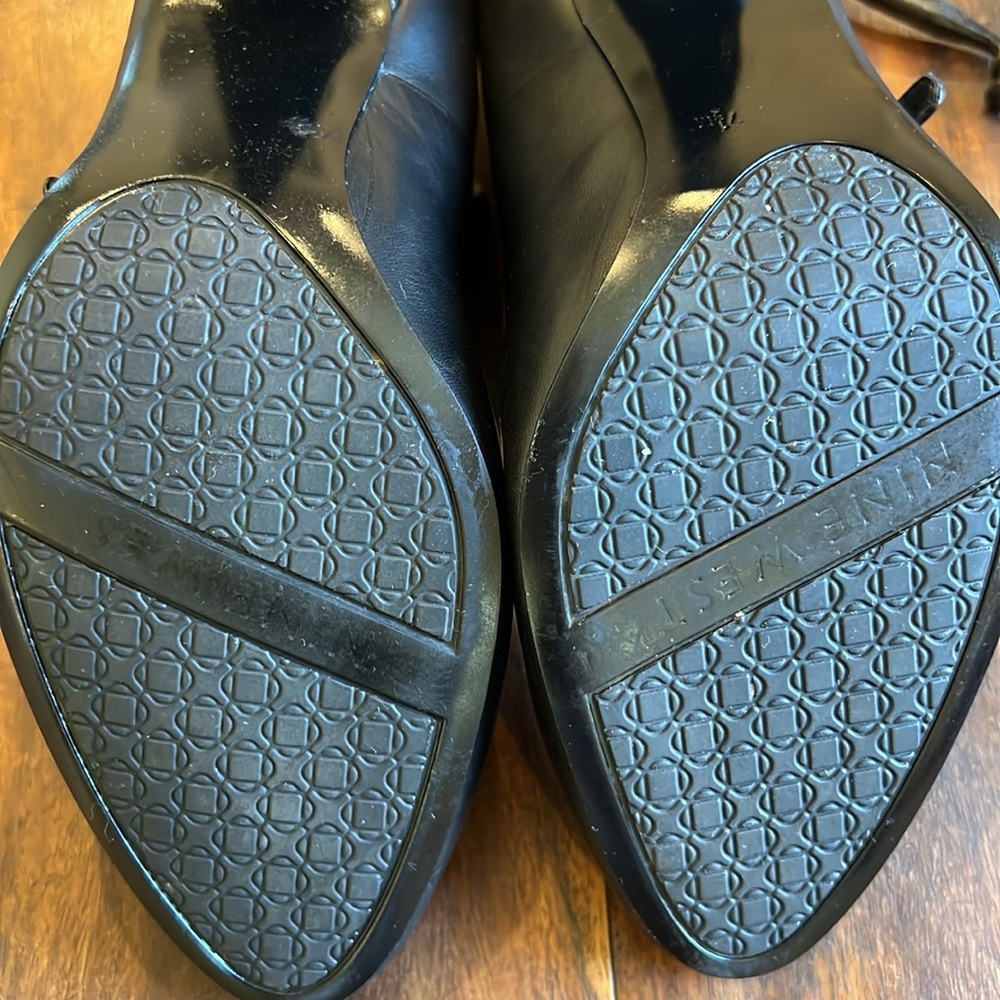 Nine West Black Pumps With Small Buckle Accent Size 71/2 - Picture 7 of 11